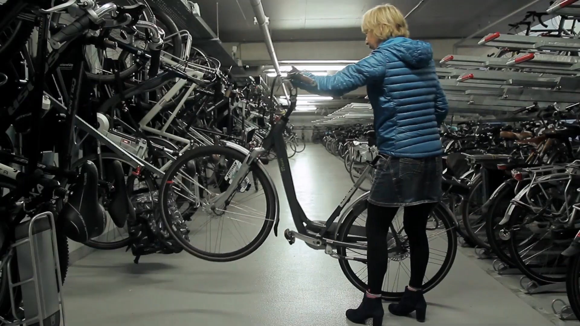 Vertical Bike Parking: Why It’s Challenging and What Works Now